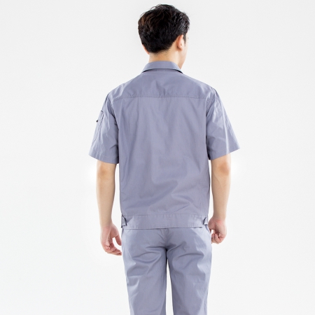 浅灰色夏季工作服
